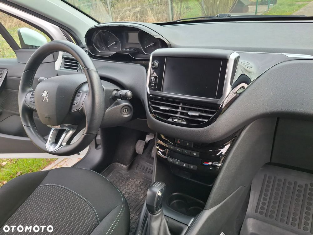 Peugeot 208 1.2 PureTech Allure - 6