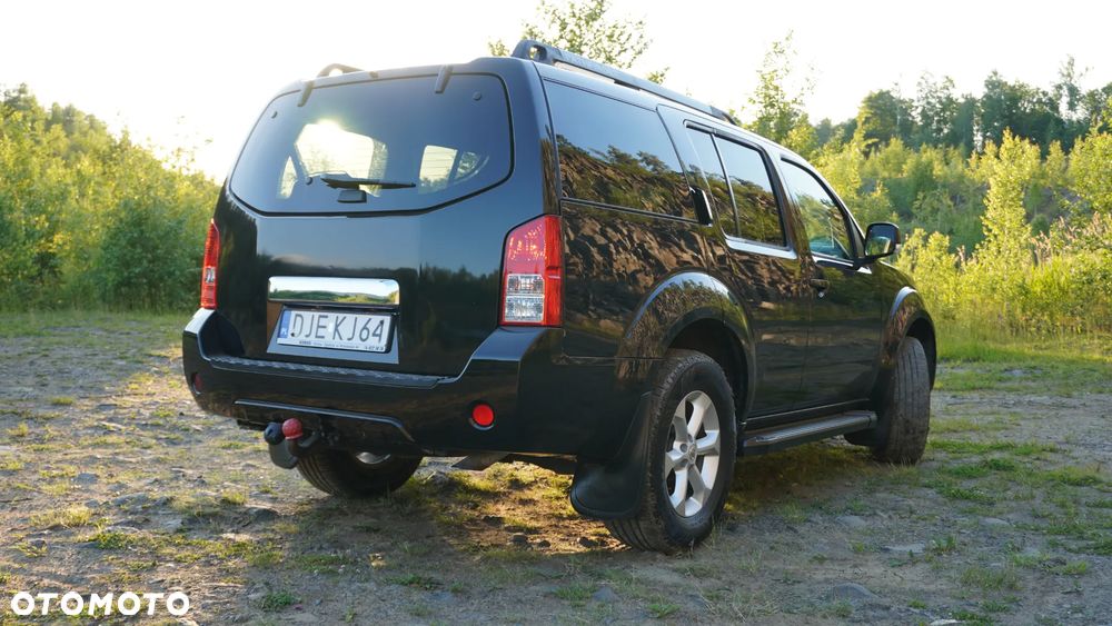 Nissan Pathfinder 2.5 D SE - 11