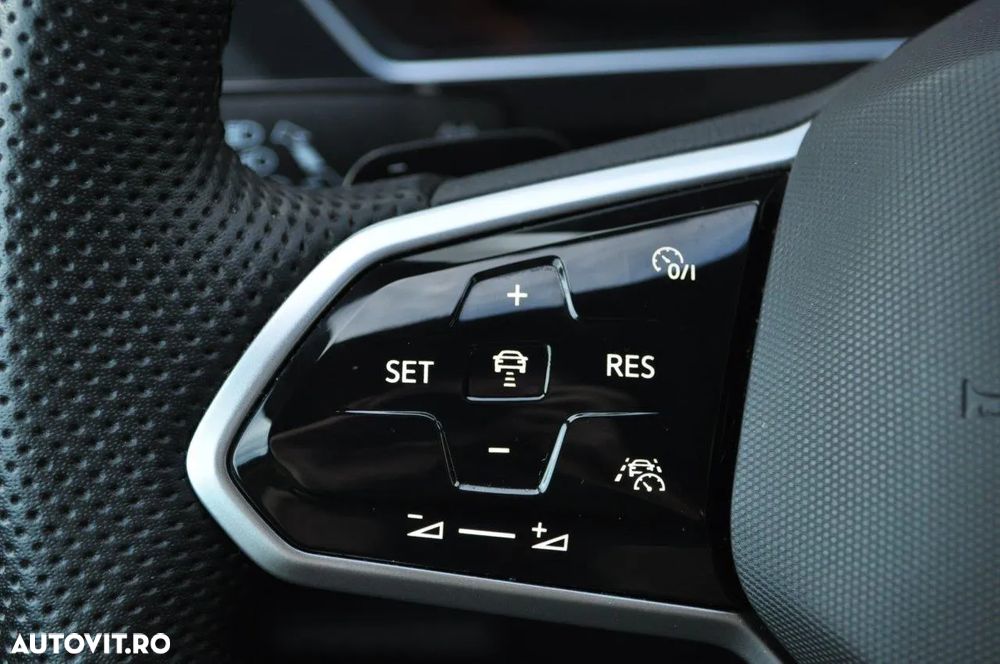 Volkswagen Tiguan 2.0 TDI SCR 4MOTION DSG R-Line - 25