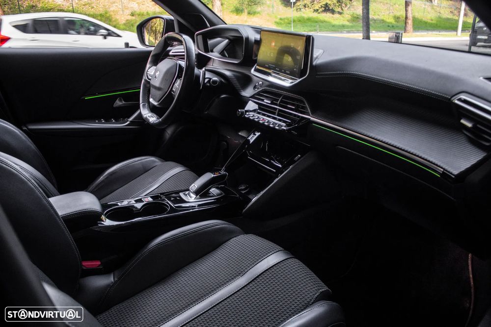 Peugeot 2008 1.5 BlueHDi GT EAT8 - 24