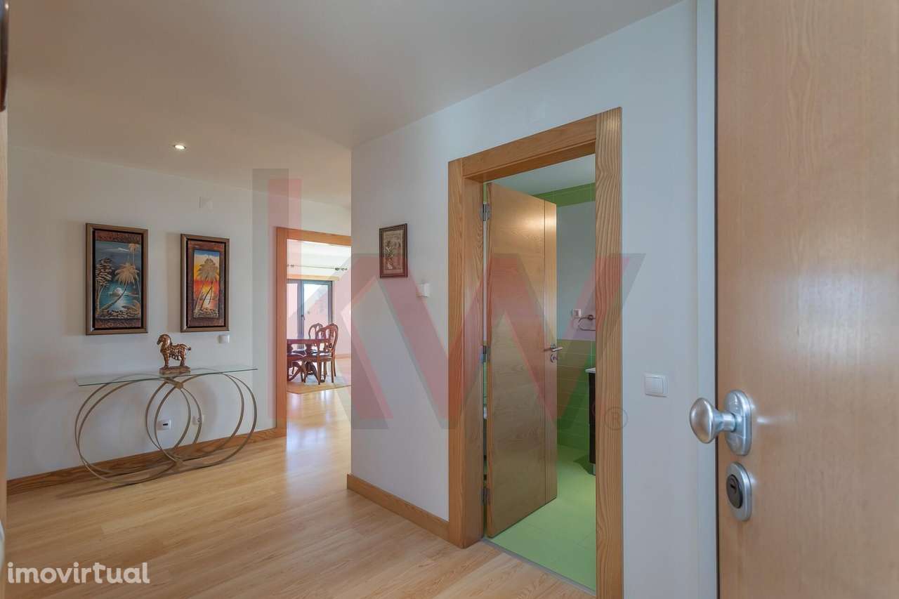 T4 com Vista Mar, Varandas, Ótima Exposição Solar e Box Tripla – Pened - Grande imagem: 2/35