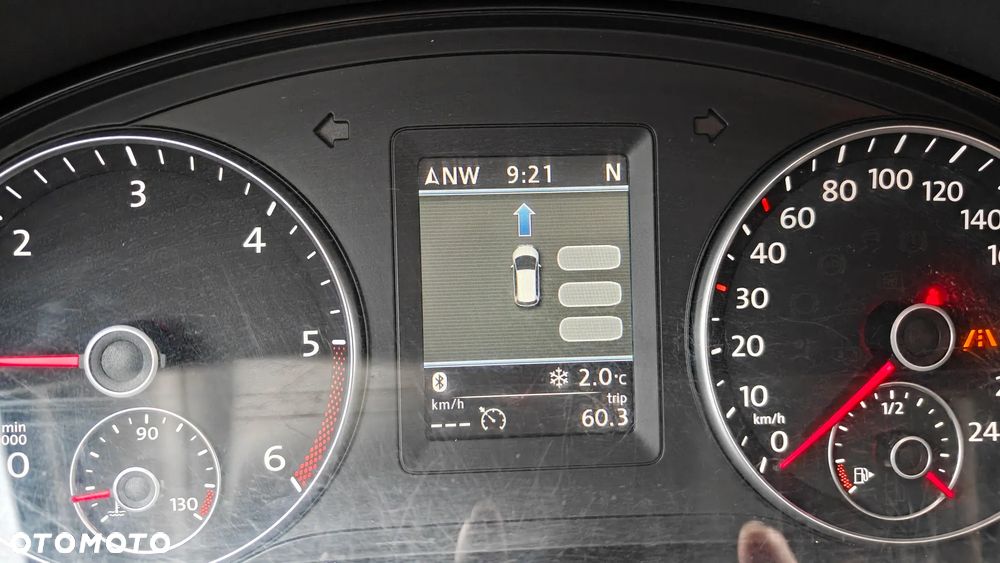 Volkswagen Touran 2.0 TDI Highline DSG - 39
