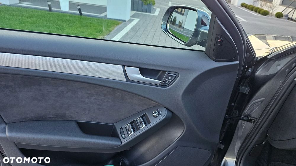 Audi A4 Avant 2.0 TDI DPF clean diesel quattro S tronic S line Sportpaket - 11