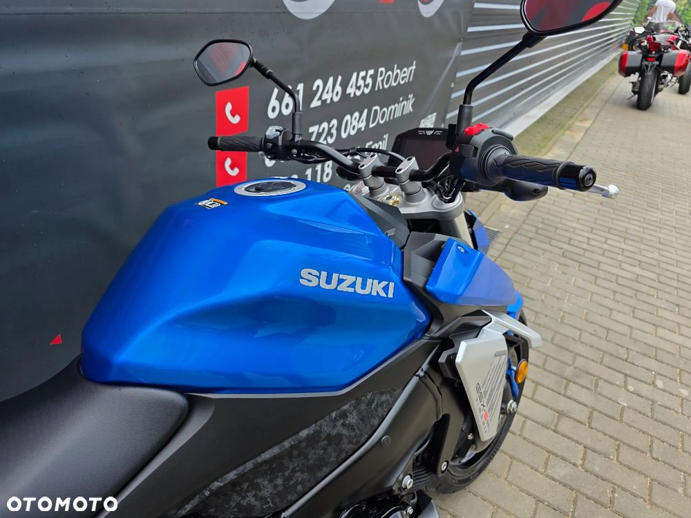 Suzuki GSX - 24