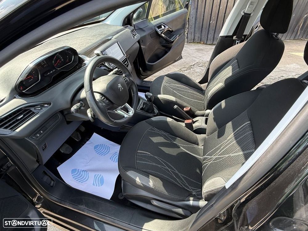 Peugeot 208 1.2 VTi SE Style - 54