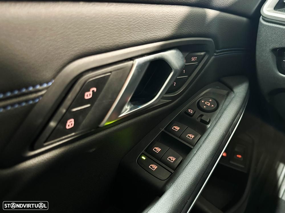 BMW 330 e Pack Desportivo M Auto - 38