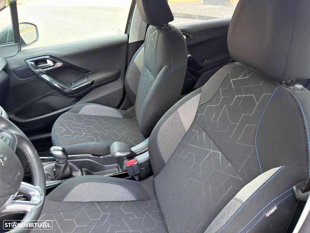 Peugeot 2008 1.2 PureTech Style - 14