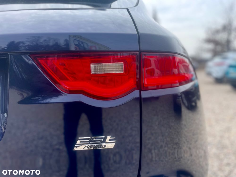 Jaguar F-Pace 25t AWD R-Sport - 36
