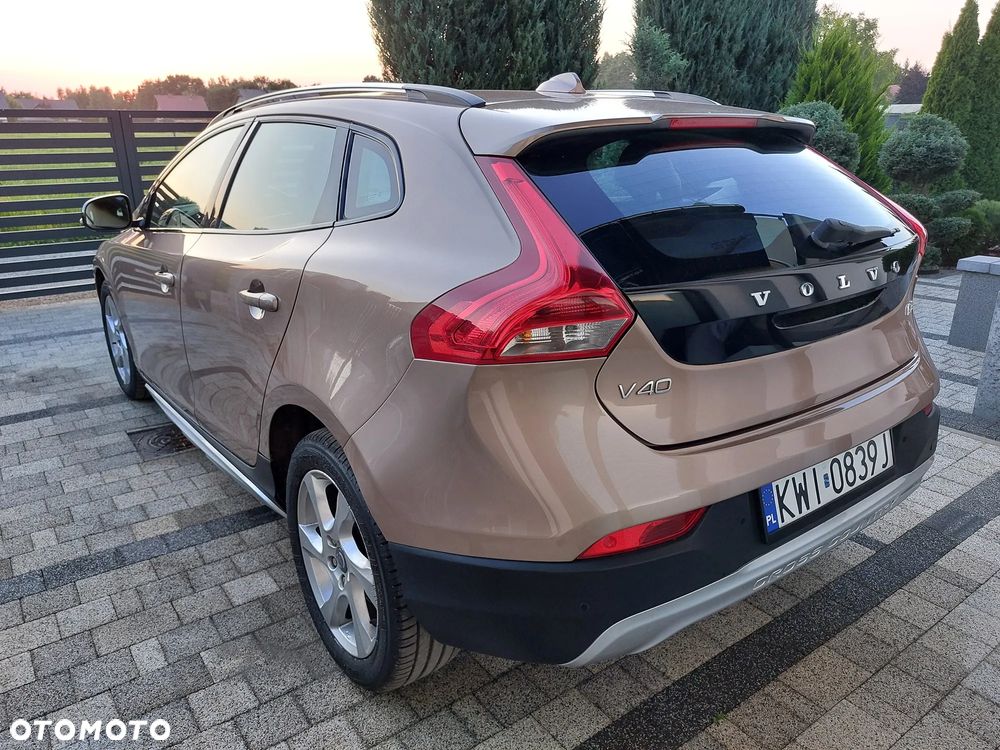 Volvo V40 Cross Country - 9