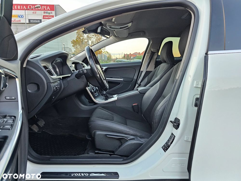 Volvo V60 D4 Momentum - 14