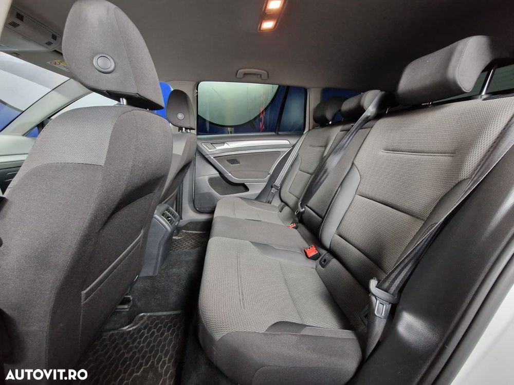 Volkswagen Golf - 24