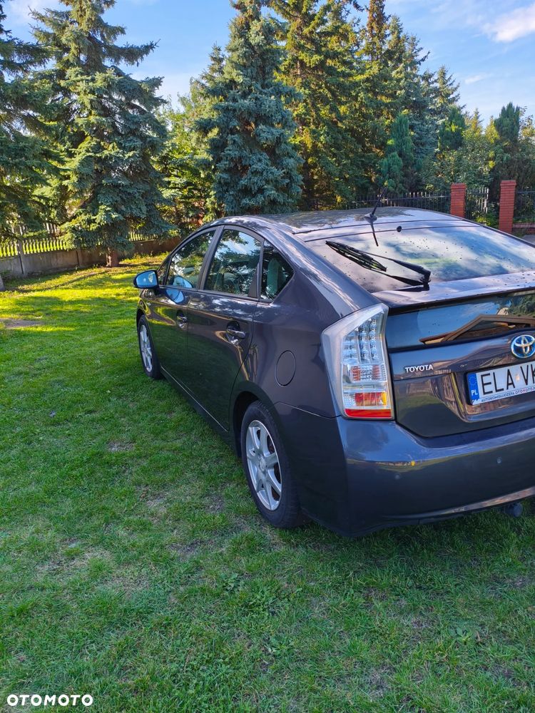 Toyota Prius (Hybrid) - 7