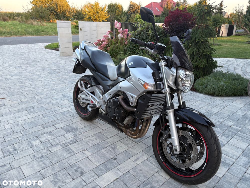 Suzuki GSR - 2
