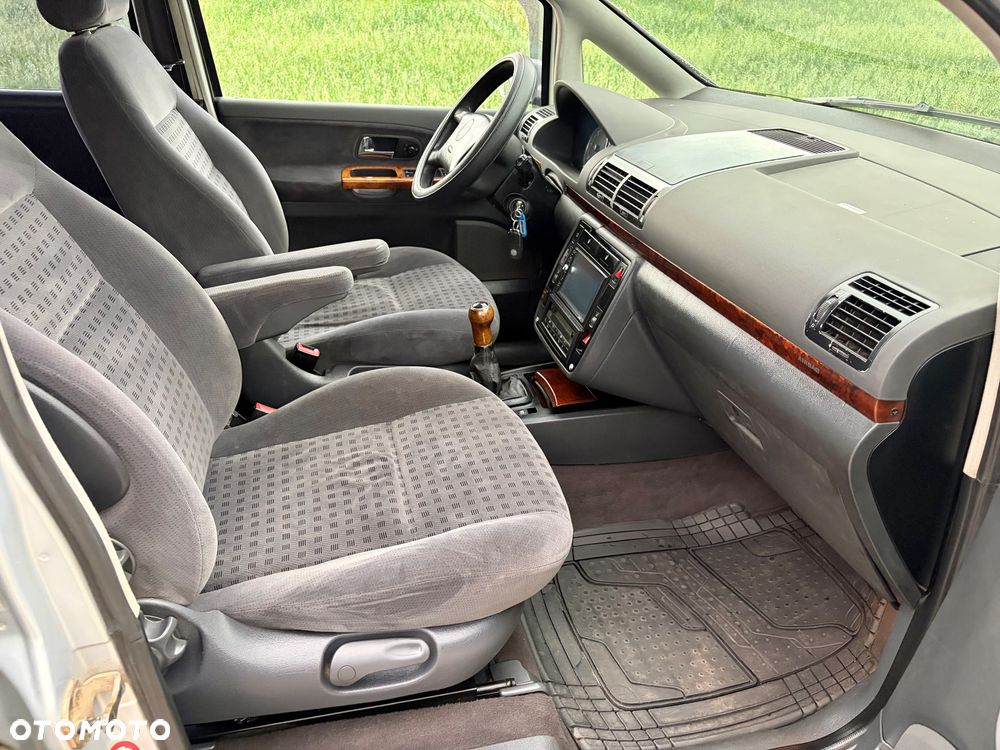Volkswagen Sharan 1.9 TDI Comfortline Family - 24