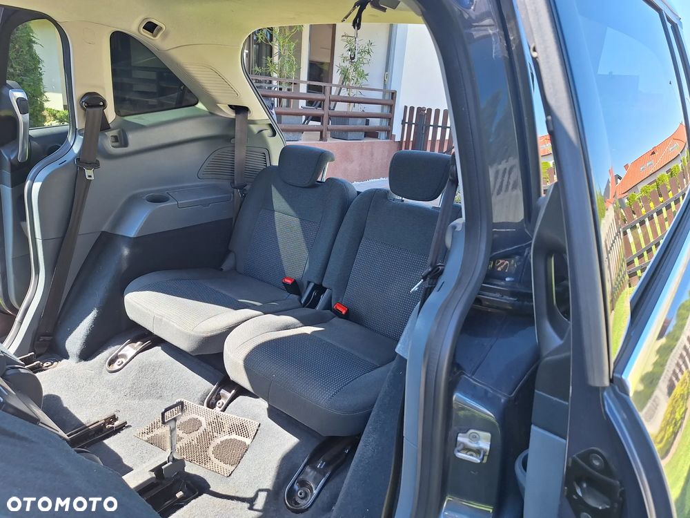 Ford Grand C-MAX - 13