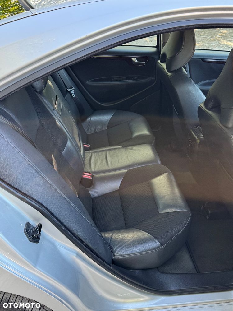 Volvo S60 2.4D5 Rubin - 16