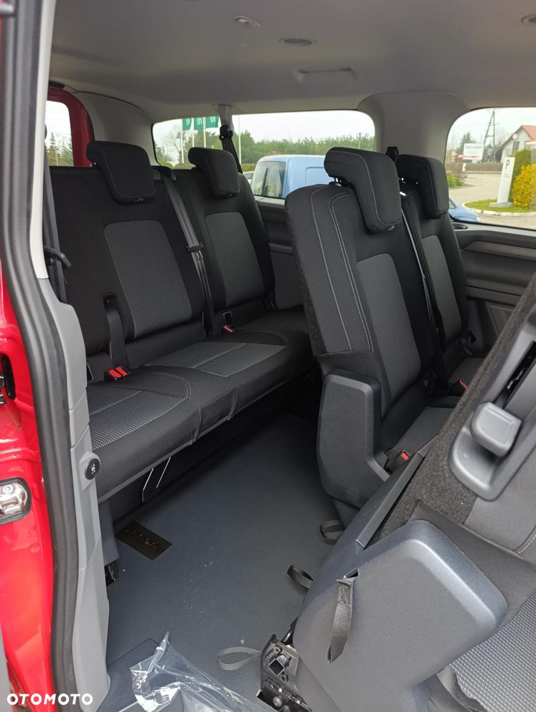 Volkswagen Caravelle - 8