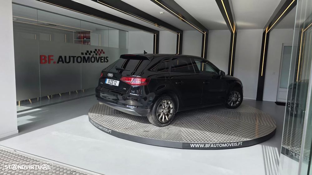 Audi A3 Sportback 1.6 TDI Advance S tronic - 4