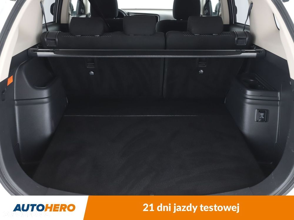 Mitsubishi Outlander - 17