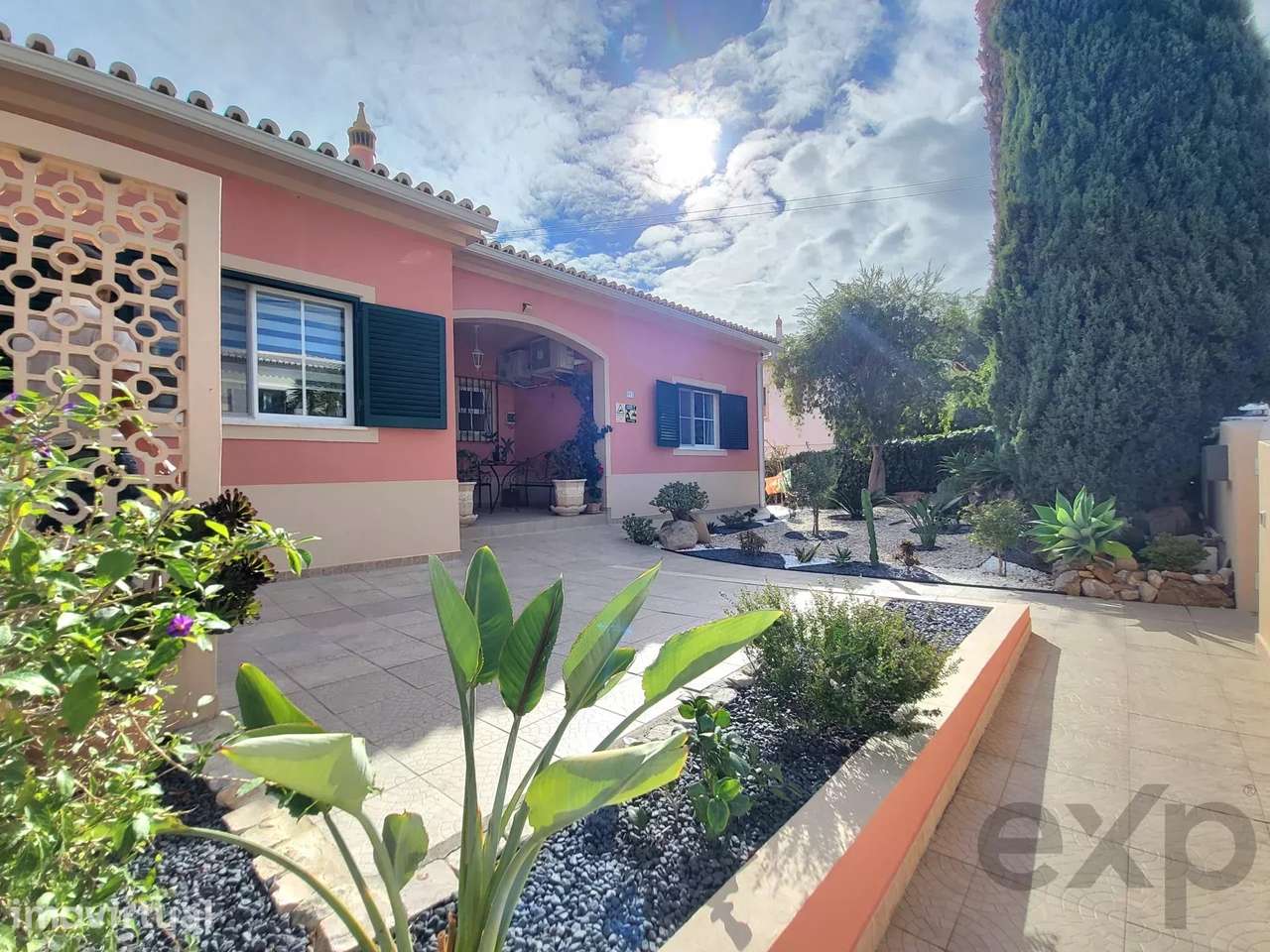 Moradia T3, tem um anexo T1,  piscina e garagem, - Grande imagem: 2/60