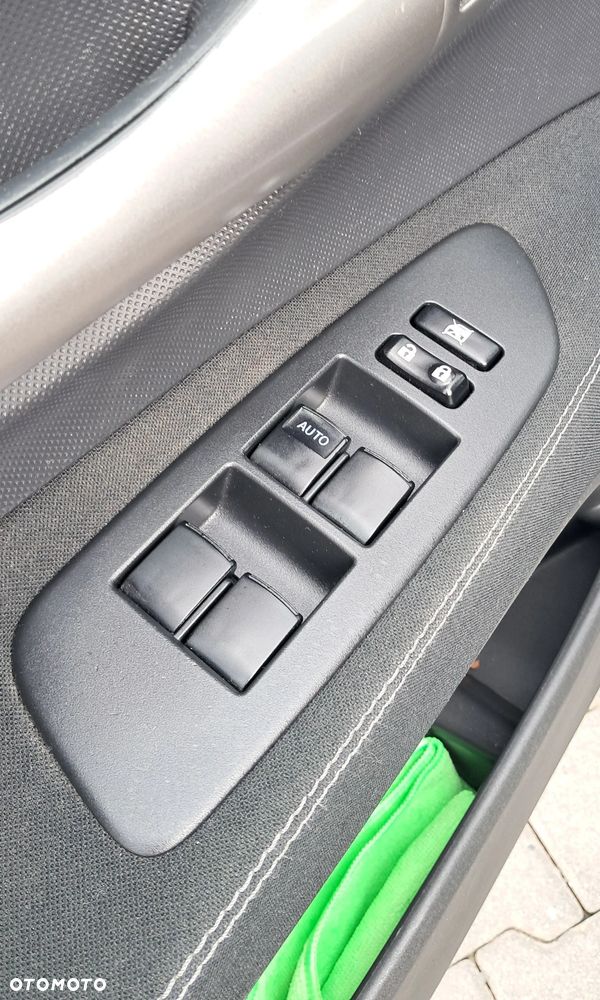 Toyota Auris 1.6 VVT-i Executive - 11