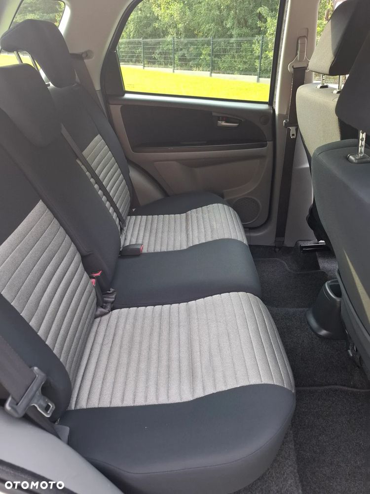 Suzuki SX4 1.6 GLX / Comfort - 11
