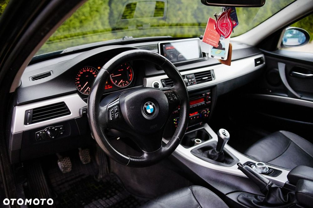 BMW Seria 3 318d - 13