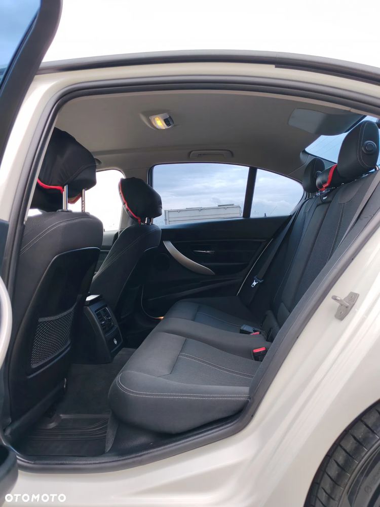 BMW Seria 3 318i - 14