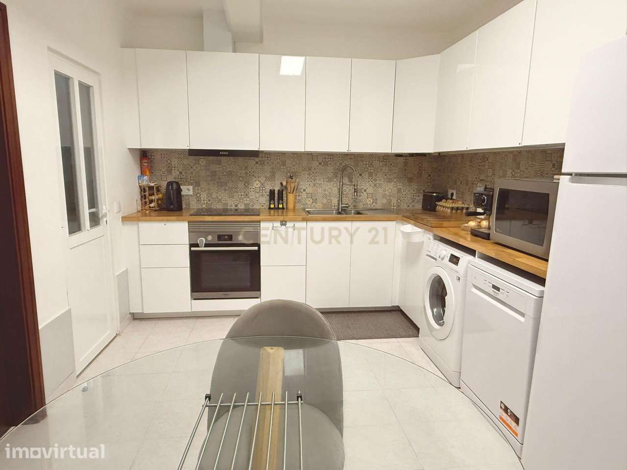Rentabilidade e Localização | Moradia T4 remodelada no centro do Bomba - Grande imagem: 2/36