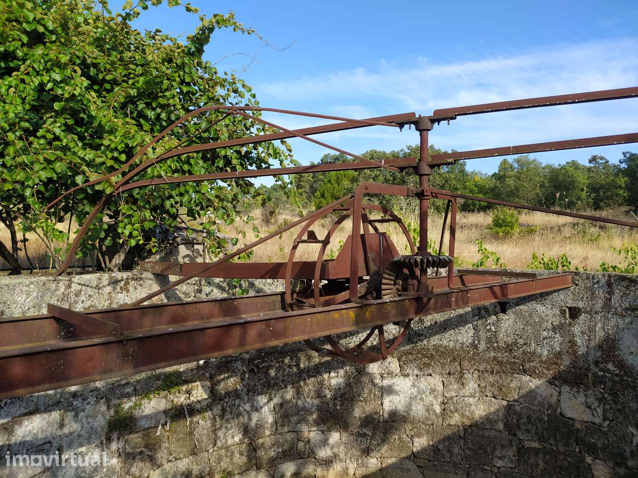 Bonita Quinta com Prédio Urbano de Habitação e Rústico com 1.5 h - Grande imagem: 5/15