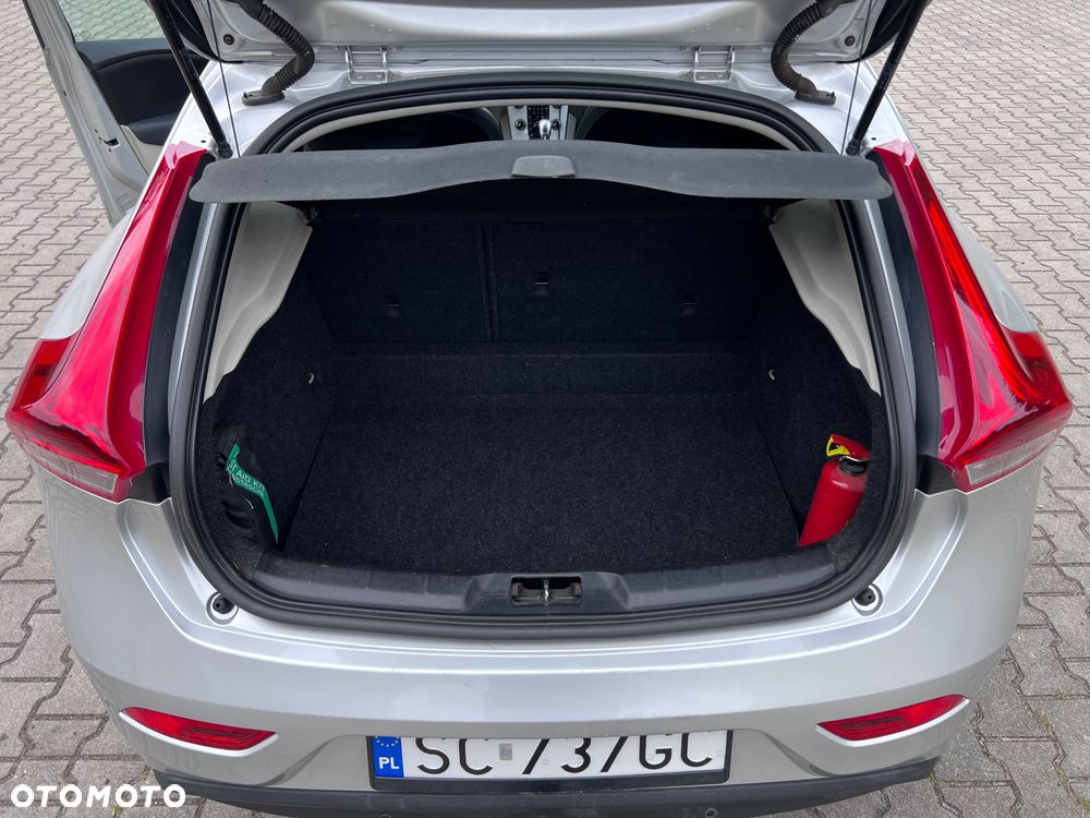 Volvo V40 D2 Momentum - 22