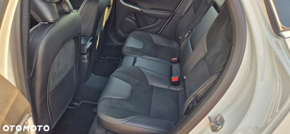 Volvo V40 T3 Drive-E R-Design Momentum - 17