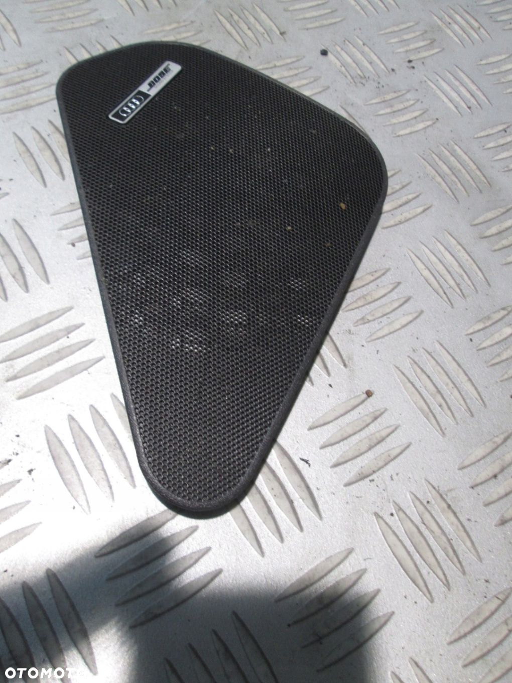 OSŁONA MASKOWNICA GŁOŚNIKA KRATKA BOSE LEWA PRZÓD AUDI A3 8L 3D 8L3035419 - 3