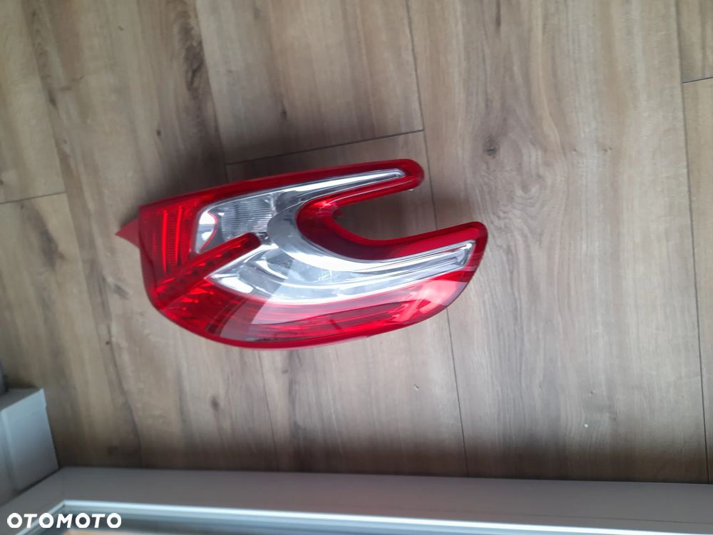 PEUGEOT 208 LAMPA LEWA TYLNA TYŁ