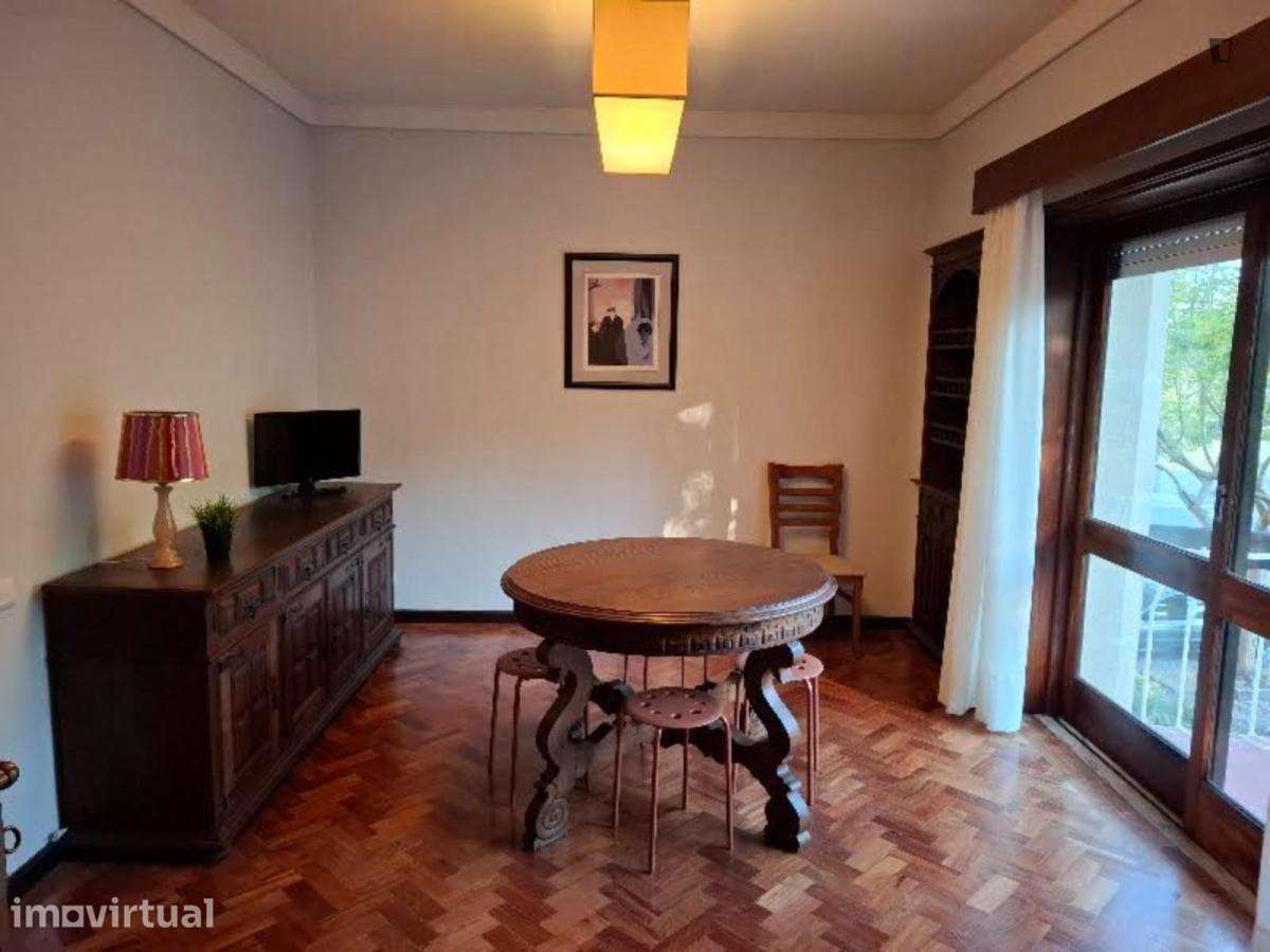 Quarto - localizado em Aveiro - Grande imagem: 3/8