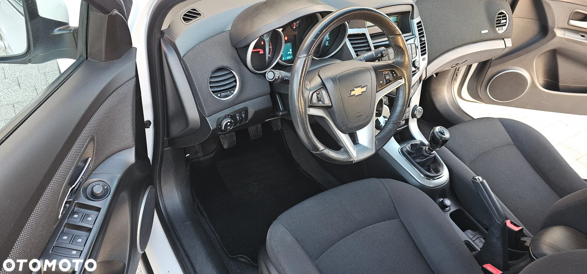 Chevrolet Cruze 1.6 LS+ - 36