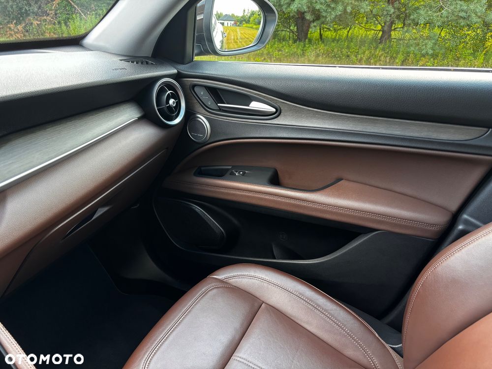 Alfa Romeo Stelvio 2.0 Turbo 16V AT8-Q4 6C Villa dEste - 23