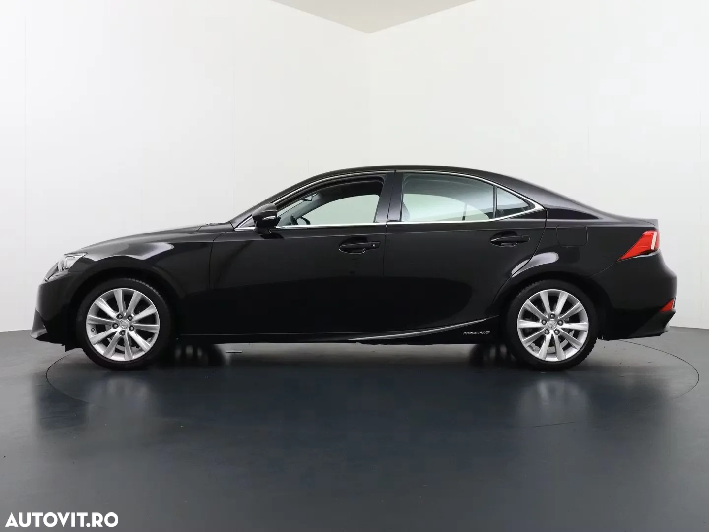 Lexus Seria IS 300h - 10