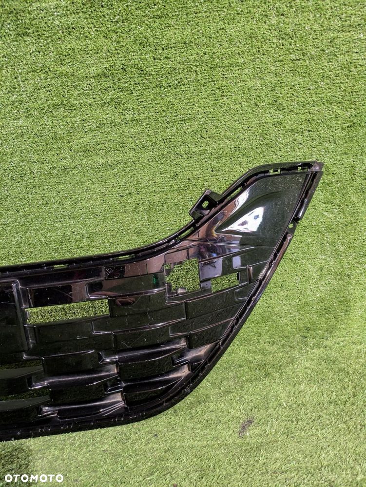 KRATKA DOLNA ŚRODKOWA ZDERZAKA HYUNDAI BAYON NR.305 - 3