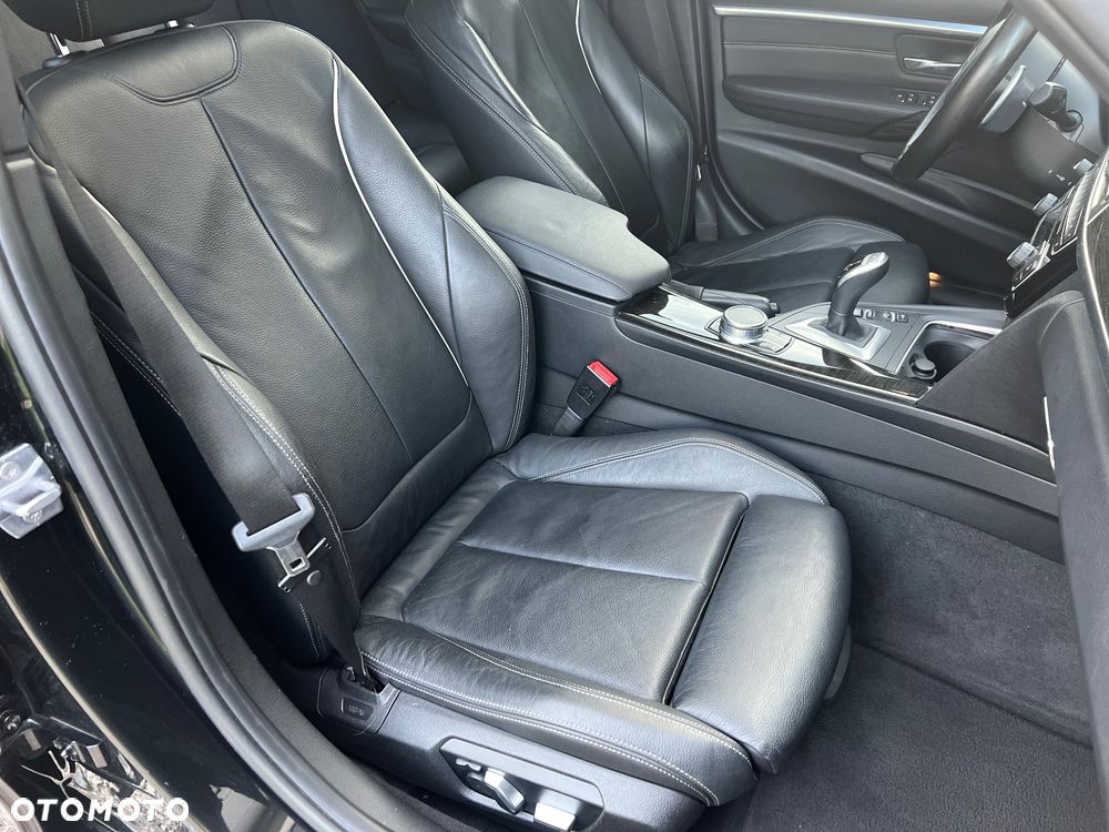 BMW Seria 3 330i xDrive Edition M Sport Shadow - 25