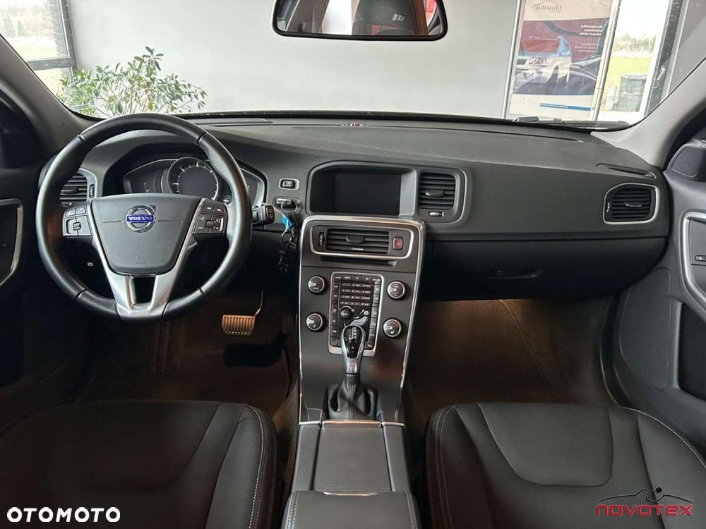 Volvo V60 Cross Country - 11
