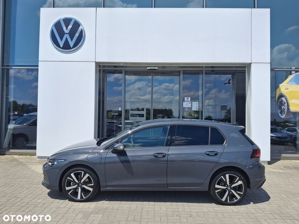 Volkswagen Golf - 6