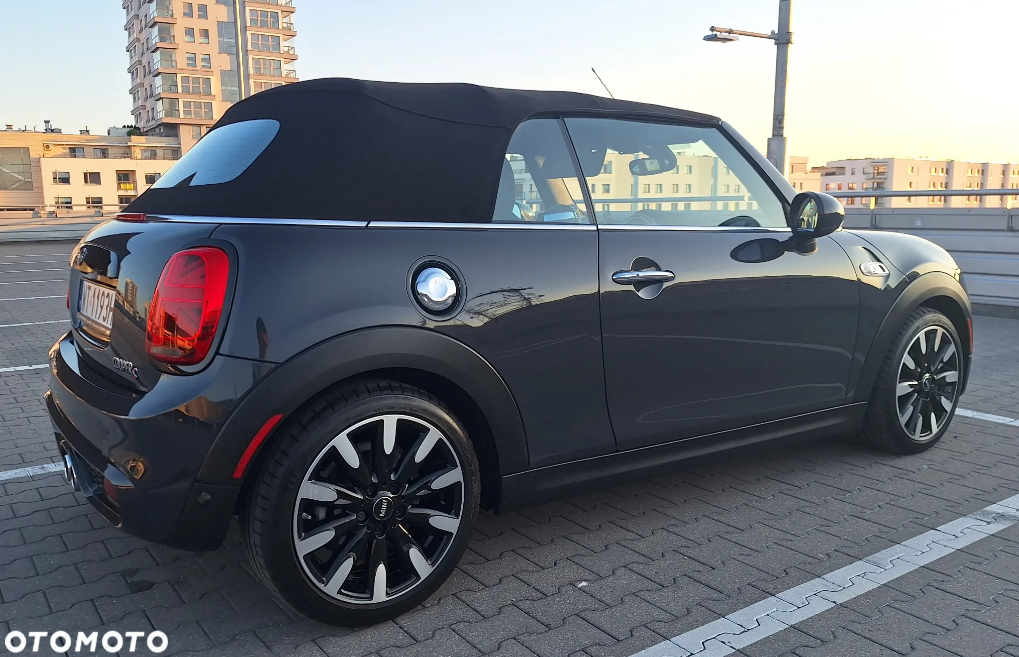 MINI Cooper S Cabrio Sidewalk - 3