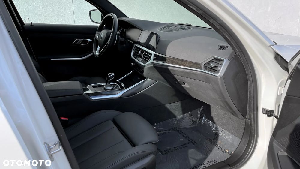 BMW Seria 3 330i Luxury Line - 19