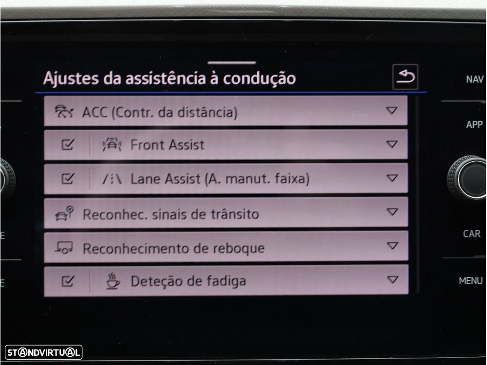 VW Passat Variant 1.6 TDI Business DSG - 18