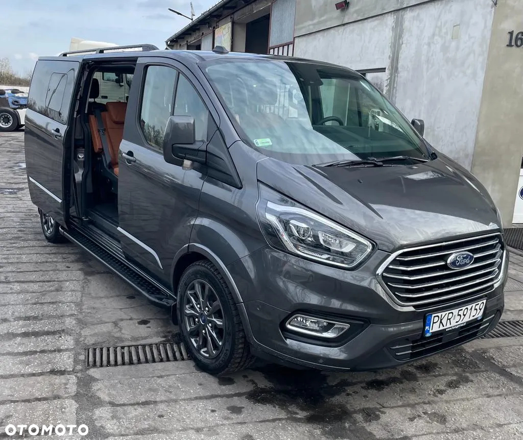 Ford Tourneo Custom - 12