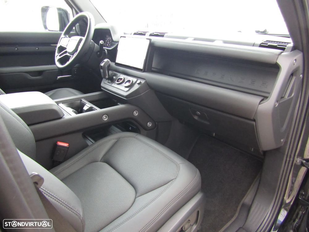 Land Rover Defender 2.0 P300e 110 AWD X-Dynamic SE - 28