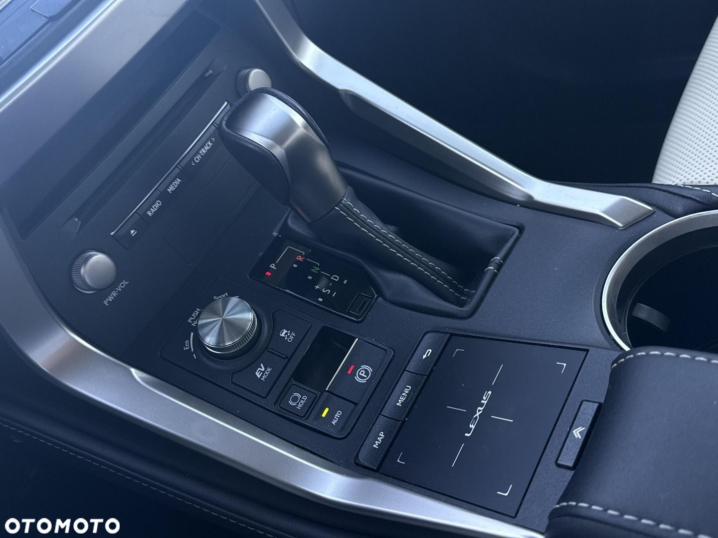 Lexus NX - 16