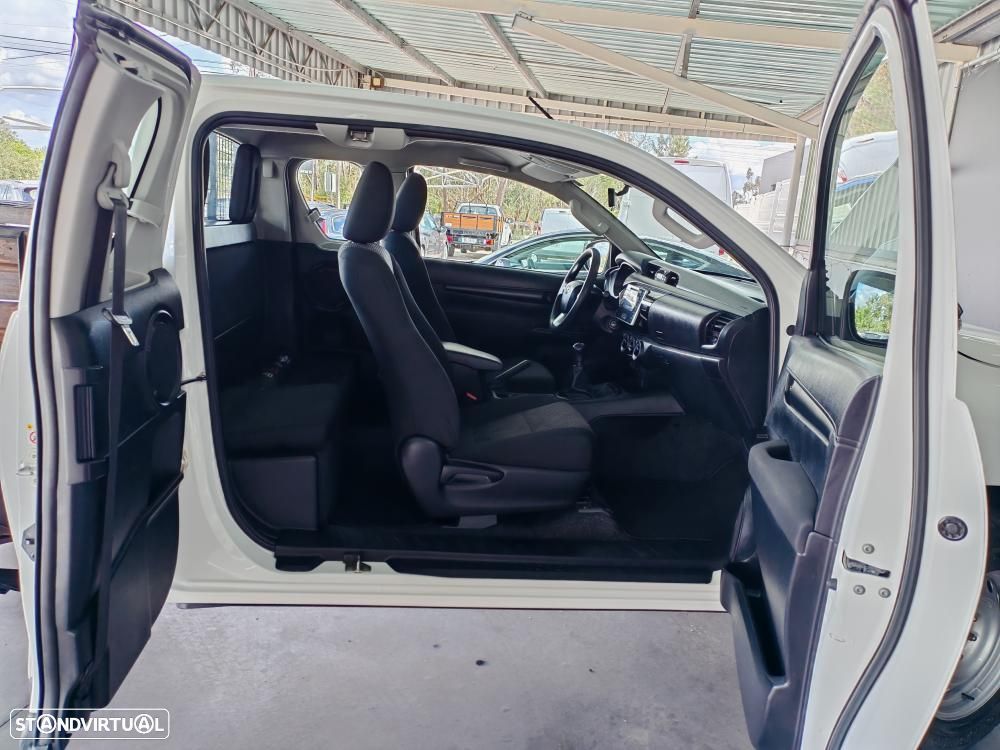 Toyota Hilux 2.4 D-4D 4WD CE 3L - 11