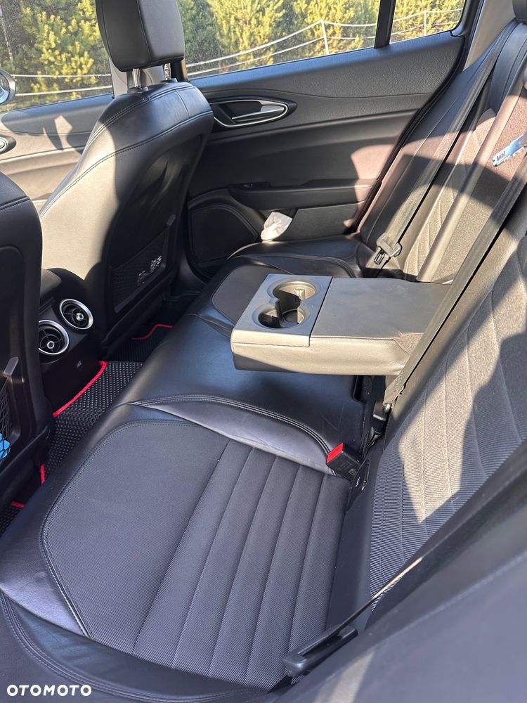 Alfa Romeo Giulia 2.0 Turbo - 12